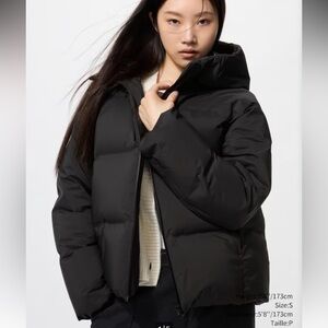 Uniqlo Women's Black Puffer Jacket- new!